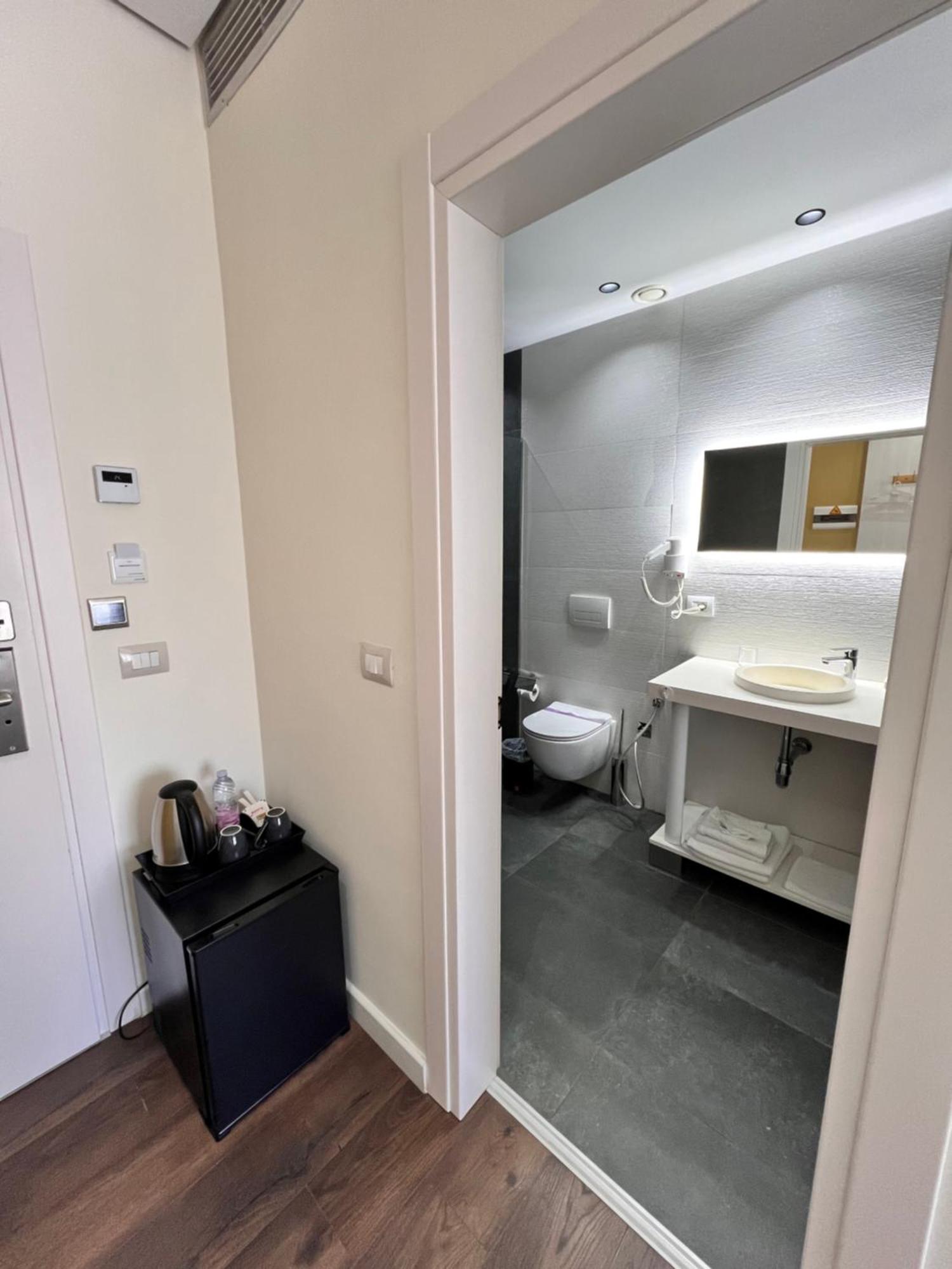 Maxi Room Vlorë Værelse billede