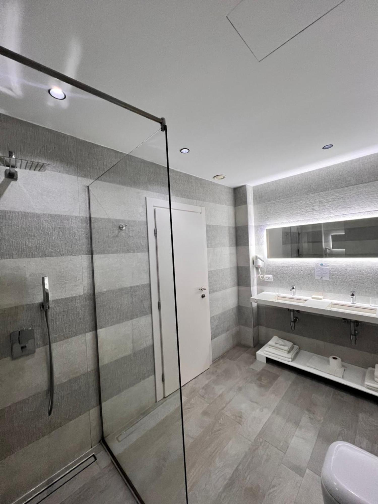 Maxi Room Vlorë Værelse billede
